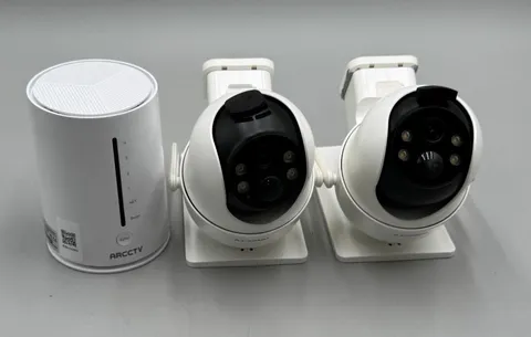 ARCCTV Dual Wi-Fi Security Camera System Wireless Outdoor 2 Pack Good Condition