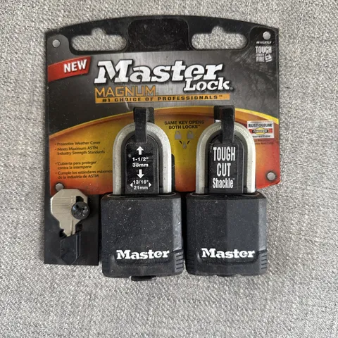 NEW Master Lock Magnum 2pk PN: M5XTLF Key Code: 2579