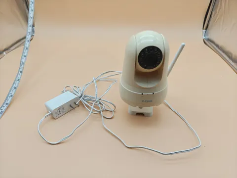 As Is d link wifi camera PAN TILT ZOOMDCS-5025L Powers On Needs Reset