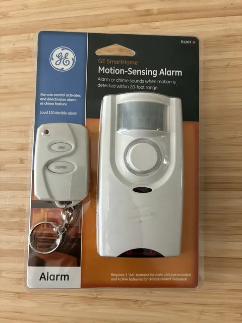 GE Personal Security Motion Sensing 120 dB Alarm / Entry Chime w/ Remote 51207