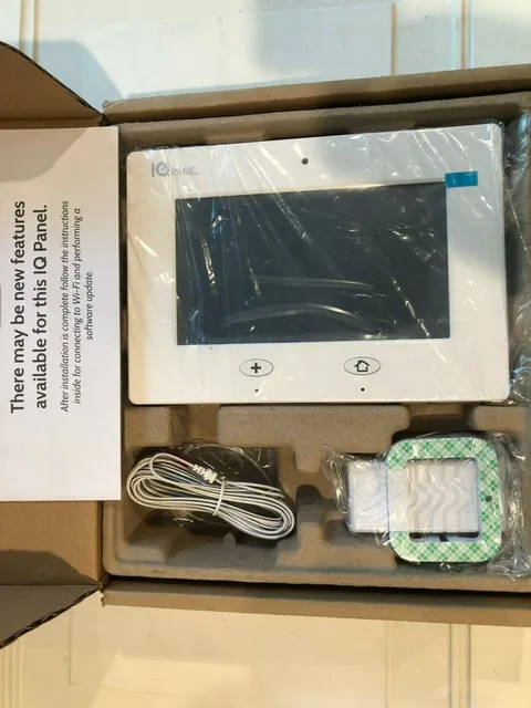New Qolsys IQ QS-9004- All-In-One Security  & Smarthome Control Panel 7" 