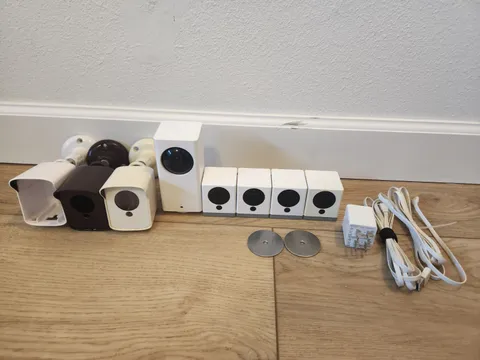 Lot of 5 Wyze Security Cameras - 4x Wyze Cam v2 + 1x Wyze Cam Pan v2