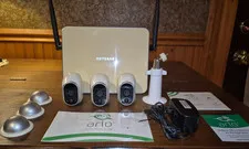 Arlo Netgear Base Station VMB3000 + 3 Wireless Cameras VMC3030 w/mounts