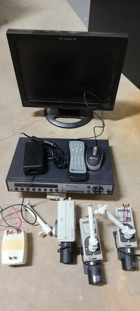 EverFocus ECOR264-4D1 DVR 500GB complete 3 color camera system with monitor  