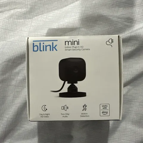 Blink Mini Indoor Plug-in HD Smart Security Camera WiFi Alexa Night Vision Black