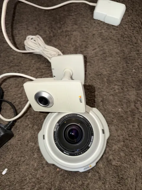 AXIS 212 PTZ Network & security camera + M1011