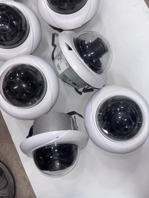 Pelco Sarix Model IDE dome cameras Lot Of 8 Used Came From A Casino