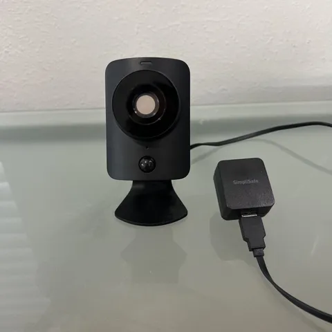 SimpliSafe Indoor Camera Wi-Fi HD Security Camera SSCM1 + Wall Charger + cord