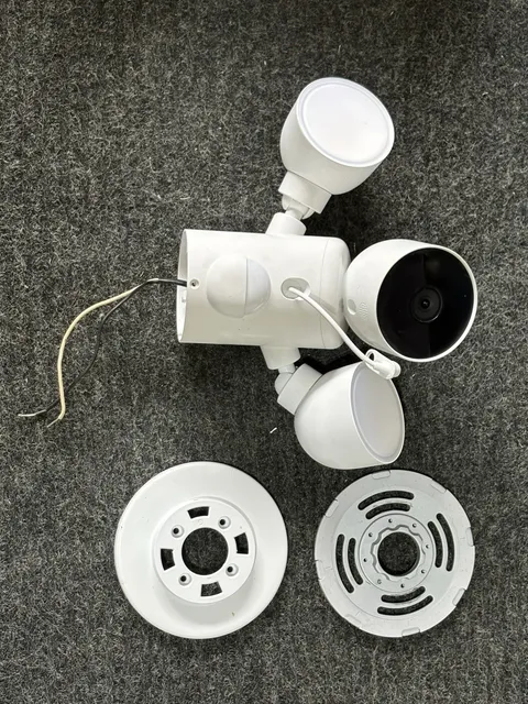 Google Nest GPLE9 Wireless Outdoor Security Camera And Floodlight