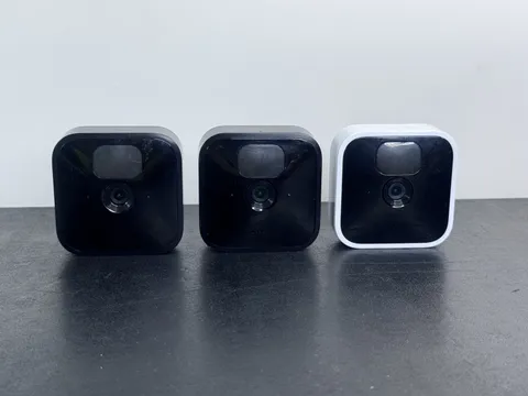 Blink Outdoor/Indoor (3rd Gen) Add-On Security Camera Lot Of 3 Black X2 White 1