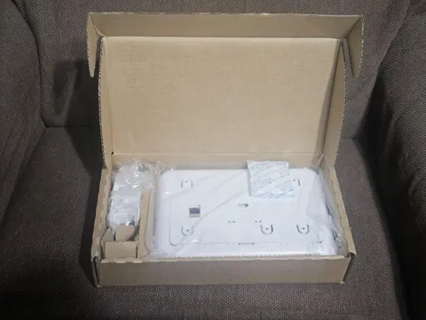 Vivint Smart Home Smart Hub VS-SH2000-C00 brand new