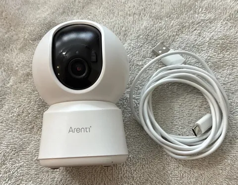 Arenti P2Q 4MP Indoor Wi-Fi Camera 2.4/5GHz Dual-Band With Night Vision - Used