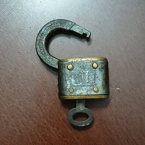 Yale Brass & Steel Keyed Padlock, Antique Brass Finish, Black, 1 Key