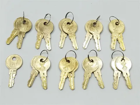 Wind-Danbury E005 Hirsh Office Furniture Filing Cabinet Windmill Logo Key Lot 19