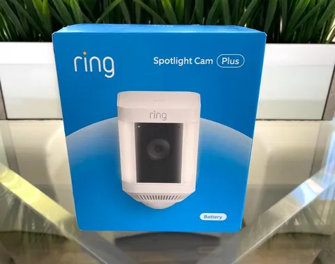 Ring Spotlight Cam Plus Battery - Outdoor/Indoor White Original Retail Packaging