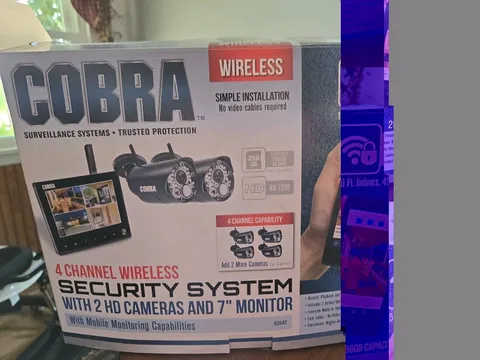 Cobra 4 Channel Wireless Security System 3 HD Cameras 7" Monitor 256GB