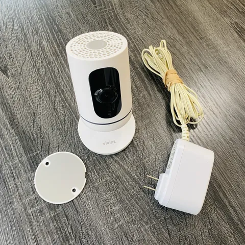Vivint V-CAM1 Indoor 1080p Wi-Fi Security Camera with Power Supply Tested Works