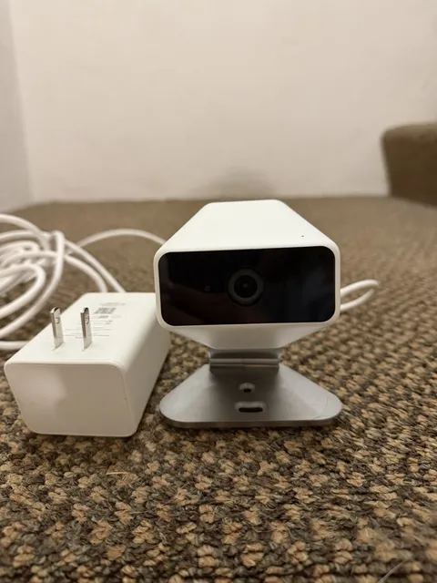 Xfinity XCAM2 SCHC2AEW HD Indoor Outdoor Security Camera w/ XW4 Adapter
