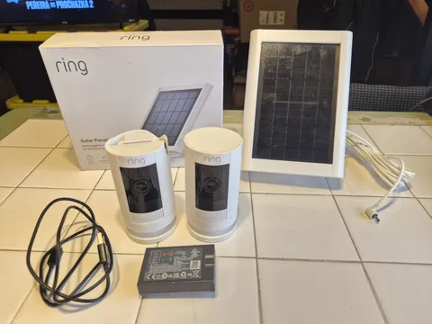 2 Ring Stick Up Cam White Outdoor Wireless Battery Cameras+v4 Solar Panel