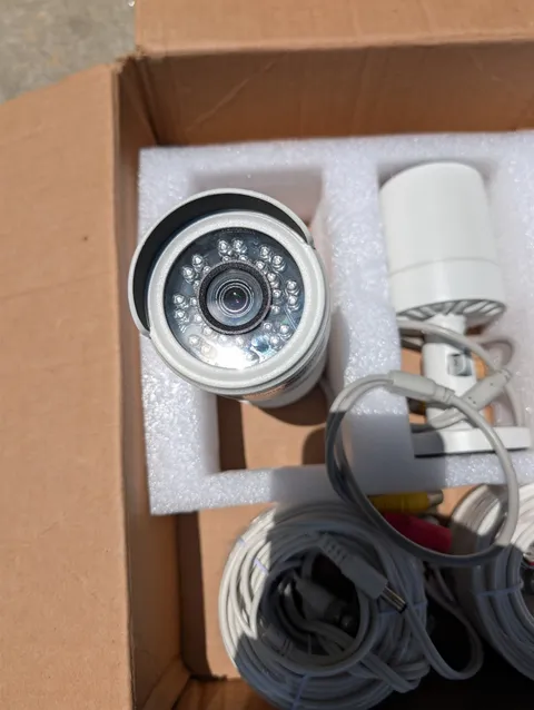 Samsung WiseNet SDC-89440BB 4MP Weatherproof Bullet Camera - White