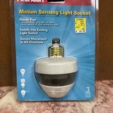 First Alert PIR725 Motion Sensing Motion Activated Light Socket (D1)