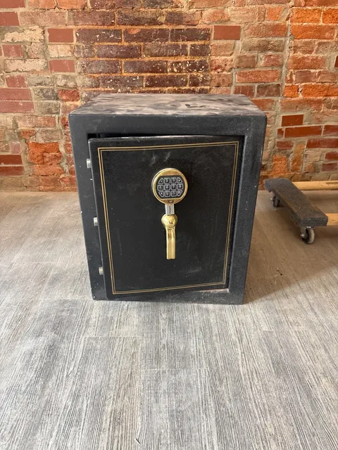 Heavy Duty Commercial Steel Combination Safe 24” x 20” x 16” – Local Pickup