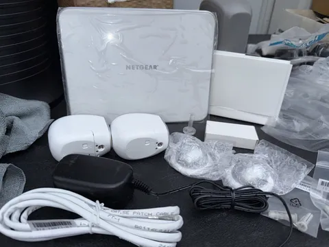 NETGEAR ARLO Base Station Wireless Wi-Fi VMB3000 Hub With 2 Cameras New batt