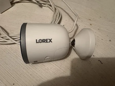Lorex 4K Spotlight Indoor/Outdoor Wi-Fi 6 Security Camera