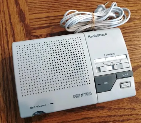 Radio Shack 3 Channel Wireless Intercom Cat. No. 43-490 V