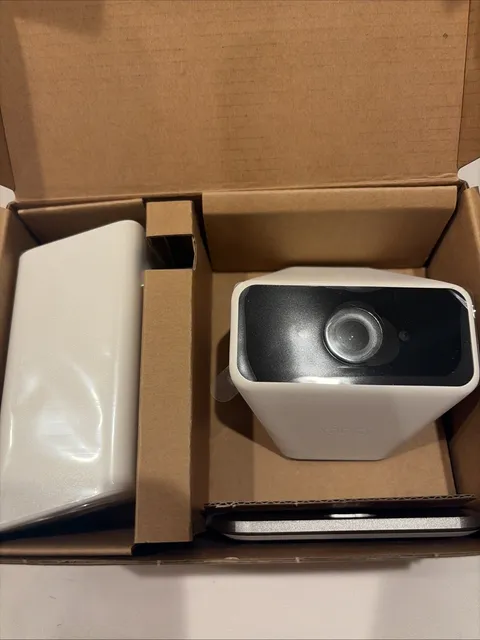 Xfinity Home Wireless Security Camera Model SCHX4AEW White