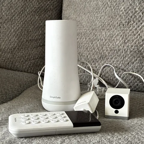 SimpliSafe Wireless Home Security Kit. 2nd Generation Base, Camera, Keypad 