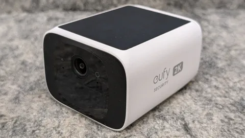 Eufy SoloCam Camera S220 Solar 2K Wireless Security Camera (T8134)
