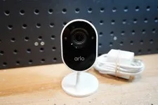 (F) Arlo Essential Indoor Security Camera VMC2040 White w/ Mount & Power