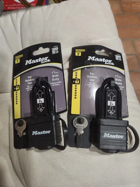 4 Master Locks 1-1/2 In. And 2 in. Shackle Laminated Steel Padlocks 