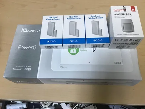 Qolsys QS9201-5208-840 IQ Panel 2 Plus 3 DOOR KIT+ 6 MONTHS ALARM MONITORING