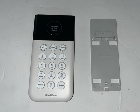 SimpliSafe SSKP3 Keypad White Wireless Touch-to-Wake Home Security GEN 3 - Used