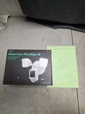 Wyze Cam Floodlight V2 Motion-Activated 2K HD Color Night Vision Camera
