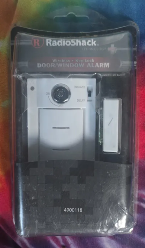 Radio Shack Wireless Key-Lock Door/Window Alarm (Model 49-118 / 4900118) New
