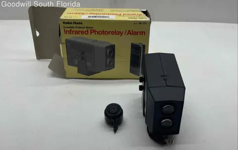 RadioShack Safe House 49-310 Black Invisible Beam Infrared Photorelay/Alarm
