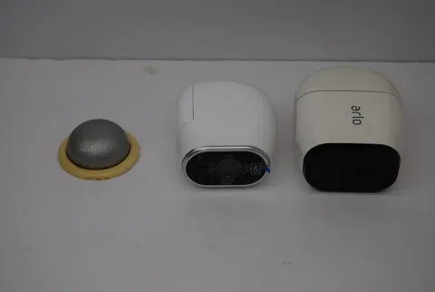 2 Arlo Cameras  Vcm4030  Vcm3030