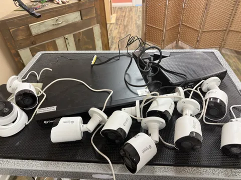 Swann Wired CCTV Complete System w/ 8 Cameras Indoor/Outdoor Color Black/White