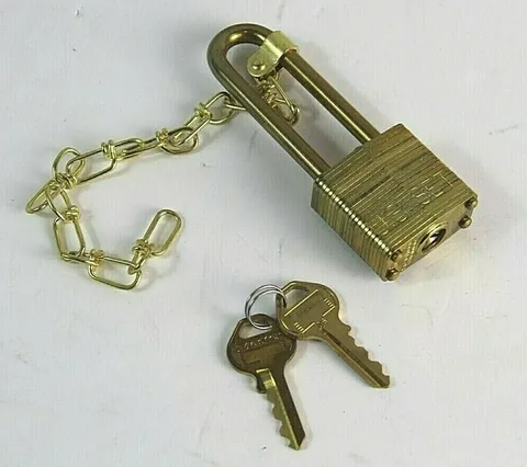 1 Master Lock Brass Padlock Gold with Chain - 2 Keys NEW