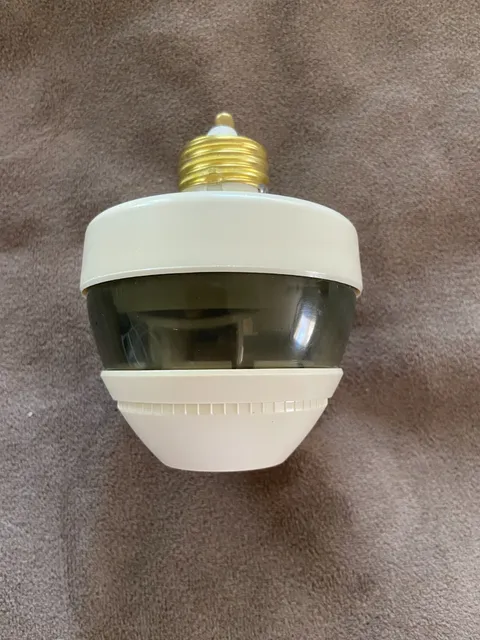 First Alert PIR725 Motion Sensing Motion Activated Light Socket (D1)