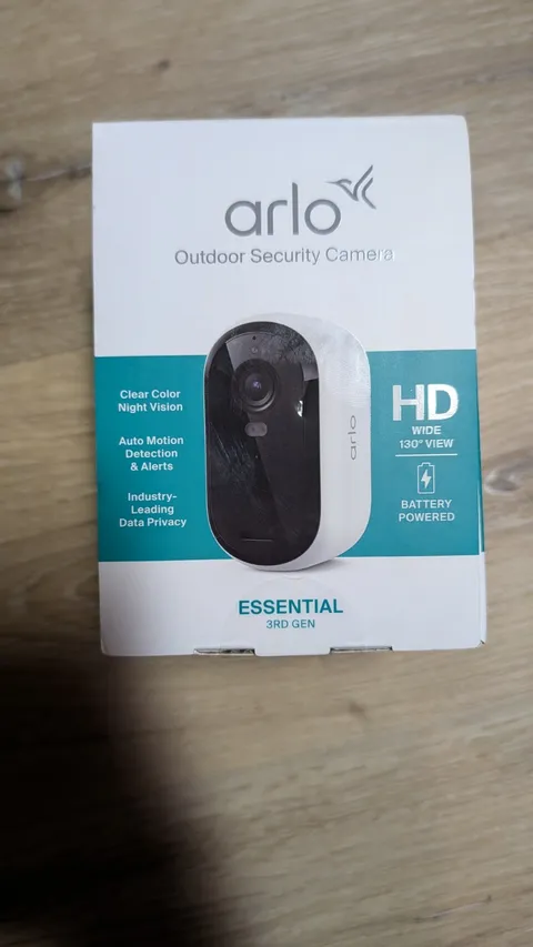 Arlo Essential 3
