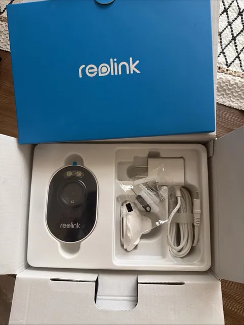 Reolink Lumus 2K 4MP Plug-in Wi-Fi Spotlight Security Camera, Color Night Visi