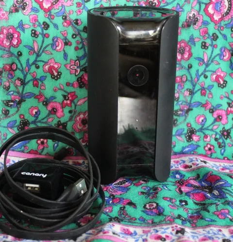 Canary CAN100USBK All-in-One Indoor 1080p HD Survellience Security Camera, Black