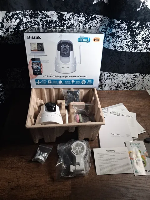D-Link Cloud Camera 5000 Remote Viewing HD Pan /Tilt Network Camera HD 720P