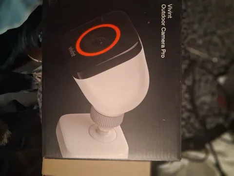 Vivint Outdoor Camera Pro 1080p Wi-Fi IP Outdoor Weatherproof Cam White/Black