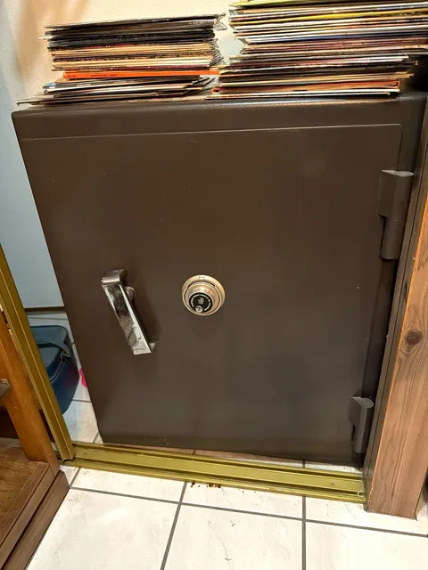 Sargent & Greenleaf S&G Large Black Metal Money Safe Combo Lock Shelves 60m