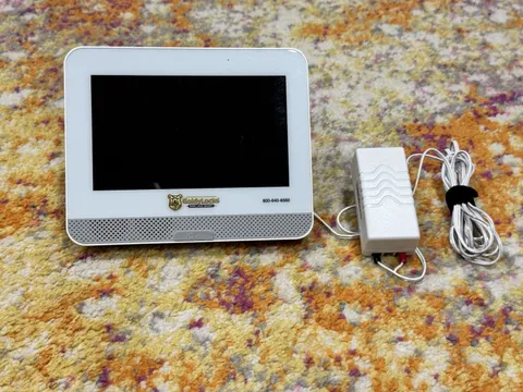 QOLSYS IQ4 HUB POWERG HOME HUB 7" TOUCHSCREEN IQPH054 W/ POWER CORD